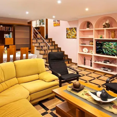 Sleeps 8 With Wifi וילה אויה