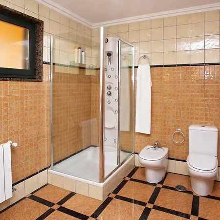 וילה Sleeps 8 With Wifi